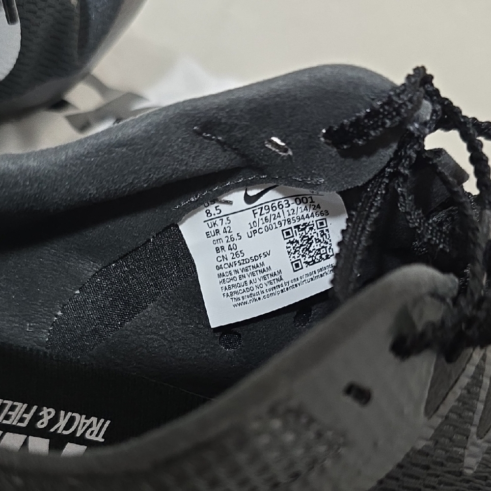 Nike Women's Black and Silver Athletic Shoes - Picture 6 of 6